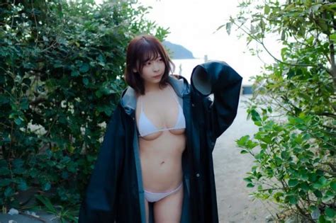 小日向結衣さんがサスペンダー生乳写真集発売 お宝エログ幕府