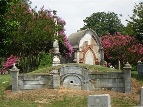 Photos Of Historic Elmwood Cemetery In Memphis Tennessee