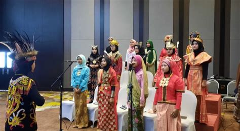 Tampil Memukau Paduan Suara Spemdalas Dengan Kostum Nusantara Pwmuco