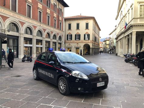 Picchia Un Anziana E Cerca Di Soffocarla Arrestata La Badante