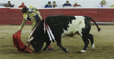 Perú Taurino PUERTA GRANDE PARA ANDRÉS ROCA REY Y CORNADA A LUIS DAVID