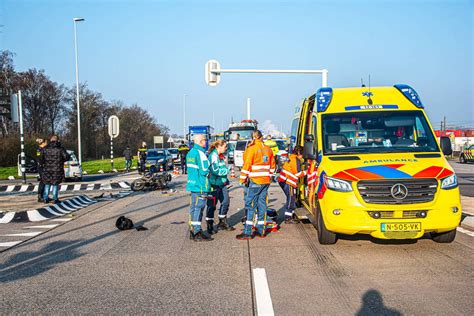 Motorrijder Ernstig Gewond Bij Aanrijding Vondelingenweg In Pernis