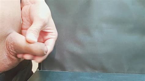 仮性包茎特有の皮オナが気持ち良すぎたため半立ち状態で暴発射精してしまう早漏君その後追い射精もしています Pornhub Gay