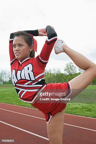 Cheerleaders Stretching Stock Fotos Und Bilder Getty Images