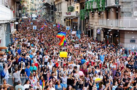 A Napoli Torna Il Pride L Assessore Al Comune Io Primo Gay Ad Aver Adottato