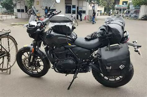 400cc Triumph motorcycle built by Bajaj spotted with accessories - Shifting-Gears