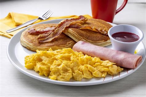 Hot Cakes Desayuno Huevos Monchitime