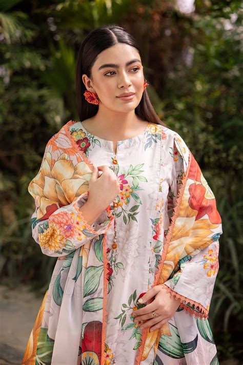 Alizeh Digital Printed Lawn Suit Orchid In Print Chiffon Lawn