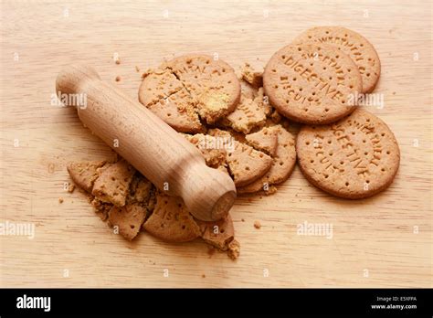 Crushed Digestive Biscuits Hi Res Stock Photography And Images Alamy