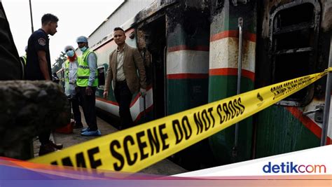 penampakan kereta api  bangladesh ludes dibakar pendemo