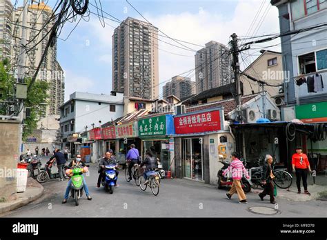 Shanghai old street hi-res stock photography and images - Alamy