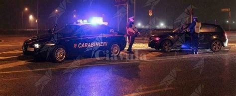 Fugge Al Posto Di Blocco Catturato Dopo Un Inseguimento Era Latitante