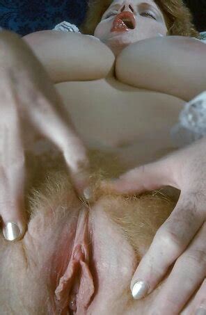 Lisa Deleeuw Retro Redhead Bimbo Porn Pic