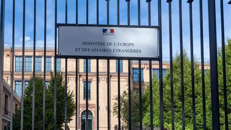 Expulsion de trois diplomates français du Burkina Paris rejette des