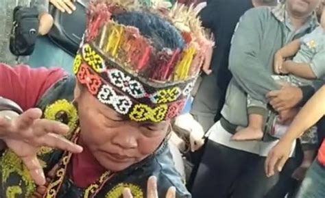 Pamor Ida Dayak Yang Mengalahkan Pawang Hujan Rara Jagatbisnis