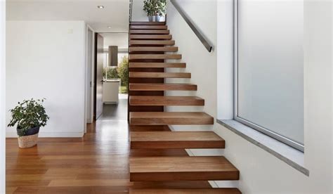 Pictures on the Stairs Wall: Add Character and Style to Your Home Décor ...