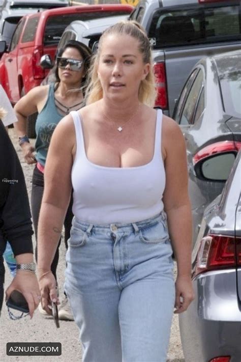 Kendra Wilkinson Sexy Spotted Showing Off Her Hot Nipples At Calabasas