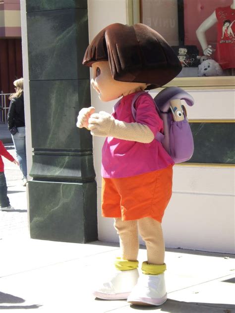 Dora the Explorer at Universal Studios | Dora the explorer, Dora ...