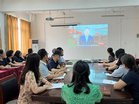 商贸学院党总支组织师生党员集中观看2023年高校党组织示范微党课