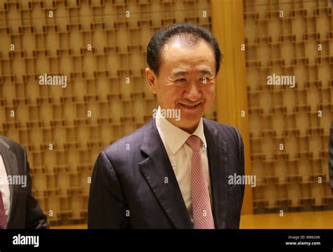 Wang Jianlin Presidente del Grupo de Wanda asistió a la ceremonia de