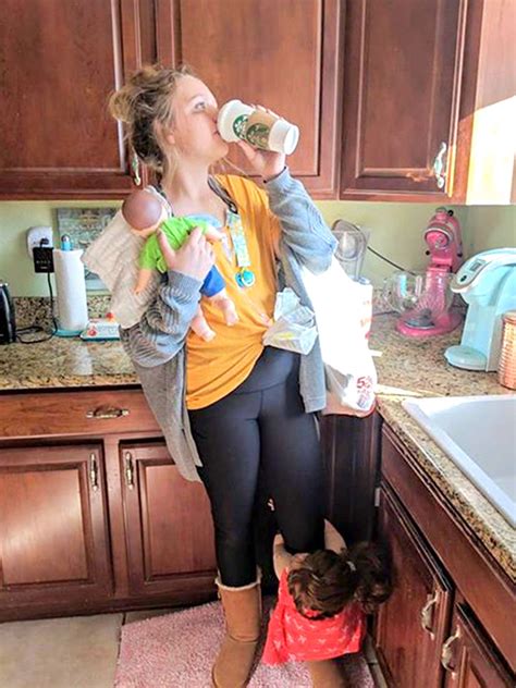 This 13 Year Old Totally Nailed Her Tired Mom Costume For Halloween