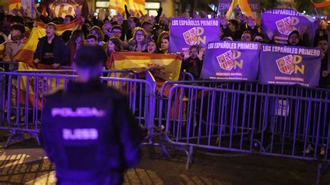 Cargas Policiales En La Novena Noche De Protestas En Ferraz