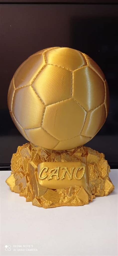 Fichier STL Trophée du ballon d or Plan pour impression 3D à