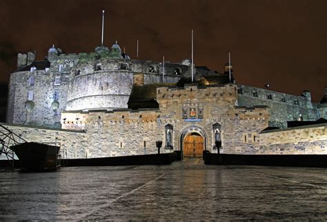 edinburgh_castle_night_view_2010 | HistoryNet