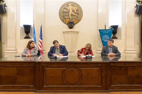 Democracia en América Latina 40 Años de Democracia