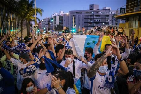 Derbi Canario La Ud Las Palmas Es Recibida Por Los Aficionados Del Cd