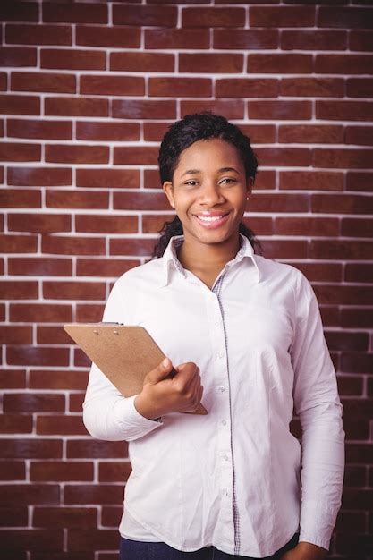 Premium Photo Businesswoman Holding A Clipboard