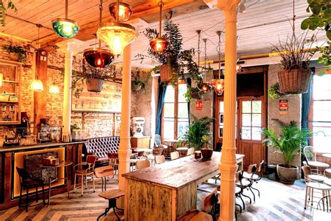 Restaurantes O Cafeterías - 12 cafeterías de Madrid para quedarse a vivir | Cafetería acogedora ...