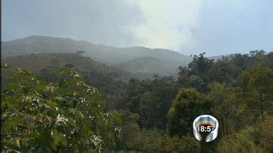 Jornal Vanguarda Incêndio atinge área de mata no Morro do Cruzeiro em