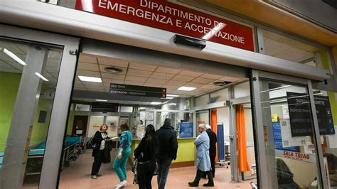 Poliziotti In Ospedale Troppe Le Aggressioni A Medici E Infermieri