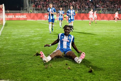 Fc Porto Atira Mainz Ao Tapete E Est Nas Meias Da Youth League