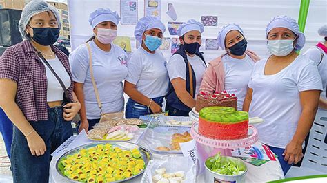 Madres exponen trabajos de repostería por aniversario de La Victoria