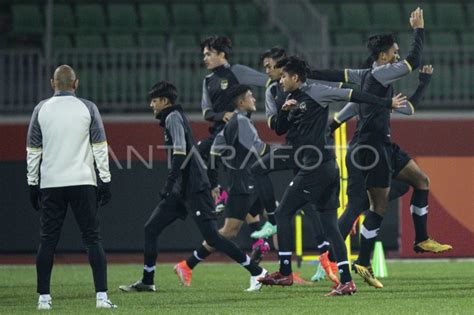 LATIHAN TIMNAS U 20 INDONESIA JELANG LAWAN UZBEKISTAN ANTARA Foto