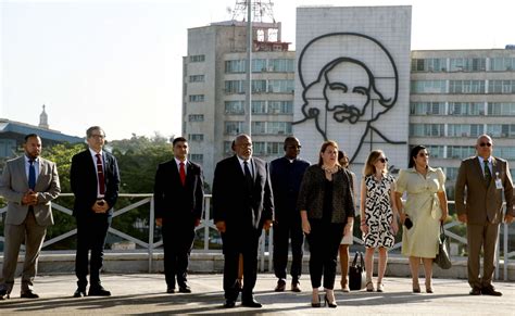 Presidente De Agnu Rinde Tributo A Héroe Nacional De Cuba Fotos