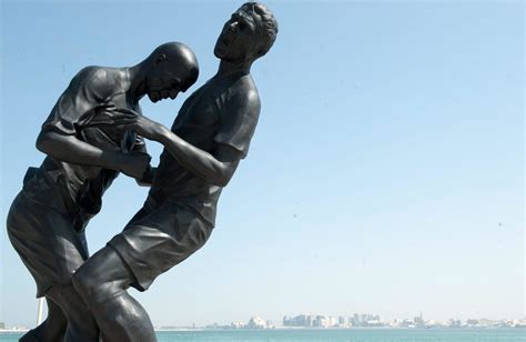 In Qatar Sar Nuovamente Esposta La Statua Della Testata Di Zidane A