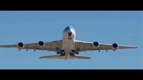 Airbus A380 Taking Off Despegando Youtube