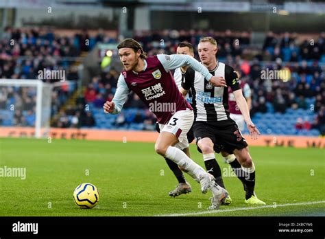 Burnley Midfielder Jeff Hendrick Hi Res Stock Photography And Images