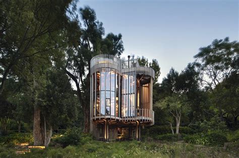 This contemporary treehouse-inspired cabin is a playful composition ...