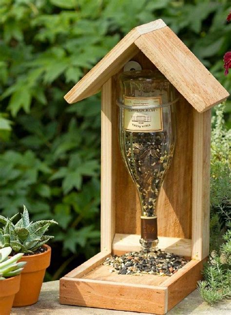 кормушка из бутылок | Garrafas velhos, Garrafa de vinho diy ...