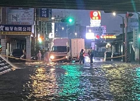 強降雨宣洩不及！台南永康積水半個輪胎高 機車族熄火 好房網news