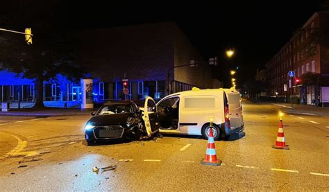 Verkehrsunfall Mit 2 PKW Freiwilligen Feuerwehr Stadt Landshut