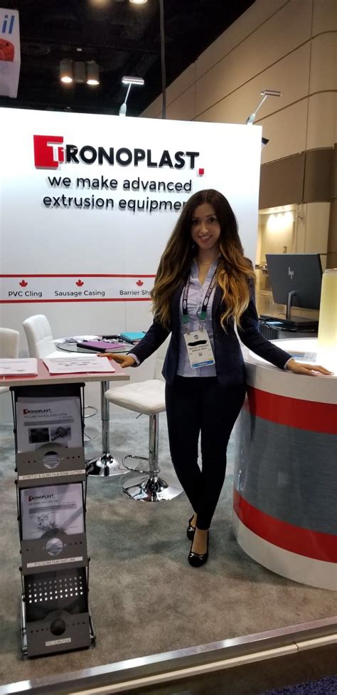 New Orleans Trade Show Models And Booth Hostesses Empyre Talent