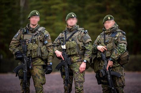 Finnish Army Rapid Deployment Force conscripts during NATO Level 2 Evaluation [1080x719] : r ...