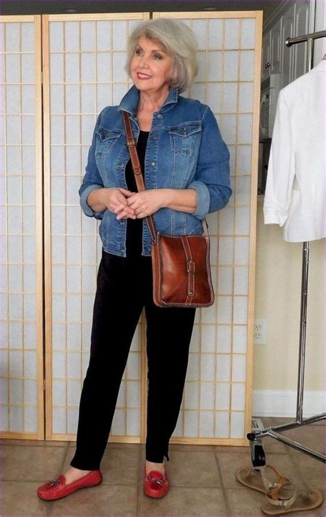 31 Simple But Stylish Casual Outfit For Women Over 40 Years 99outfit