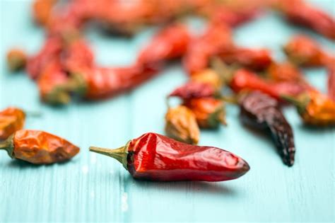 Especias Y Condimentos Grupo De Pimiento Rojo Picante Seco Sobre Fondo