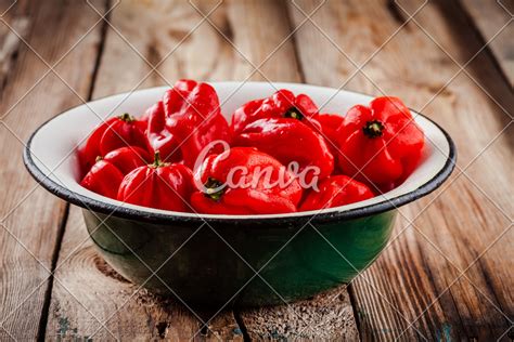 Fresh Red Hot Habanero Chili Peppers Photos By Canva
